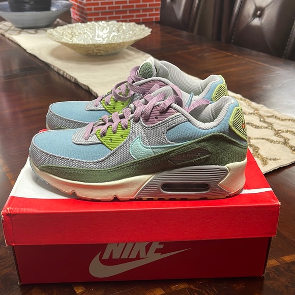 Nike Shoes - Nike Air Max Low Top Sneakers